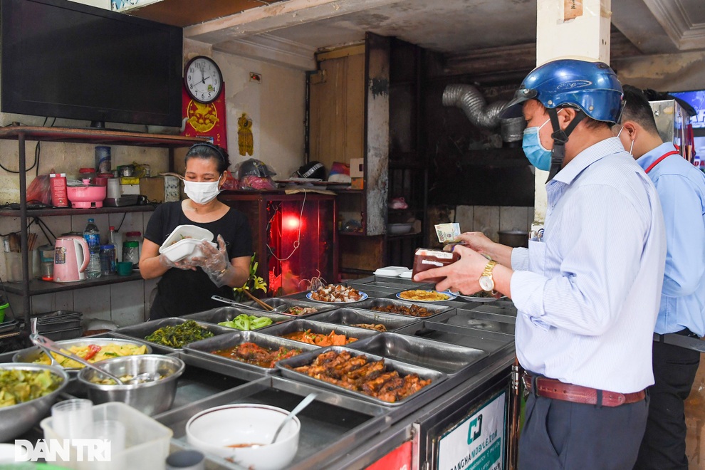 Bản tin Covid-19: Dịch hạ nhiệt, Hà Nội và TPHCM nới lỏng nhiều hoạt động - 1 Bản tin Covid-19: Dịch hạ nhiệt, Hà Nội và TPHCM nới lỏng nhiều hoạt động - 1
