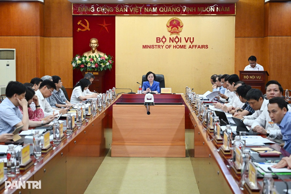 Thiết kế hệ thống tiền lương, phụ cấp với công chức để trình Bộ Chính trị - 1 Thiết kế hệ thống tiền lương, phụ cấp với công chức để trình Bộ Chính trị - 1