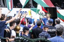 "Biển người" chào đón đội tuyển Italia về nước sau chức vô địch Euro 2020