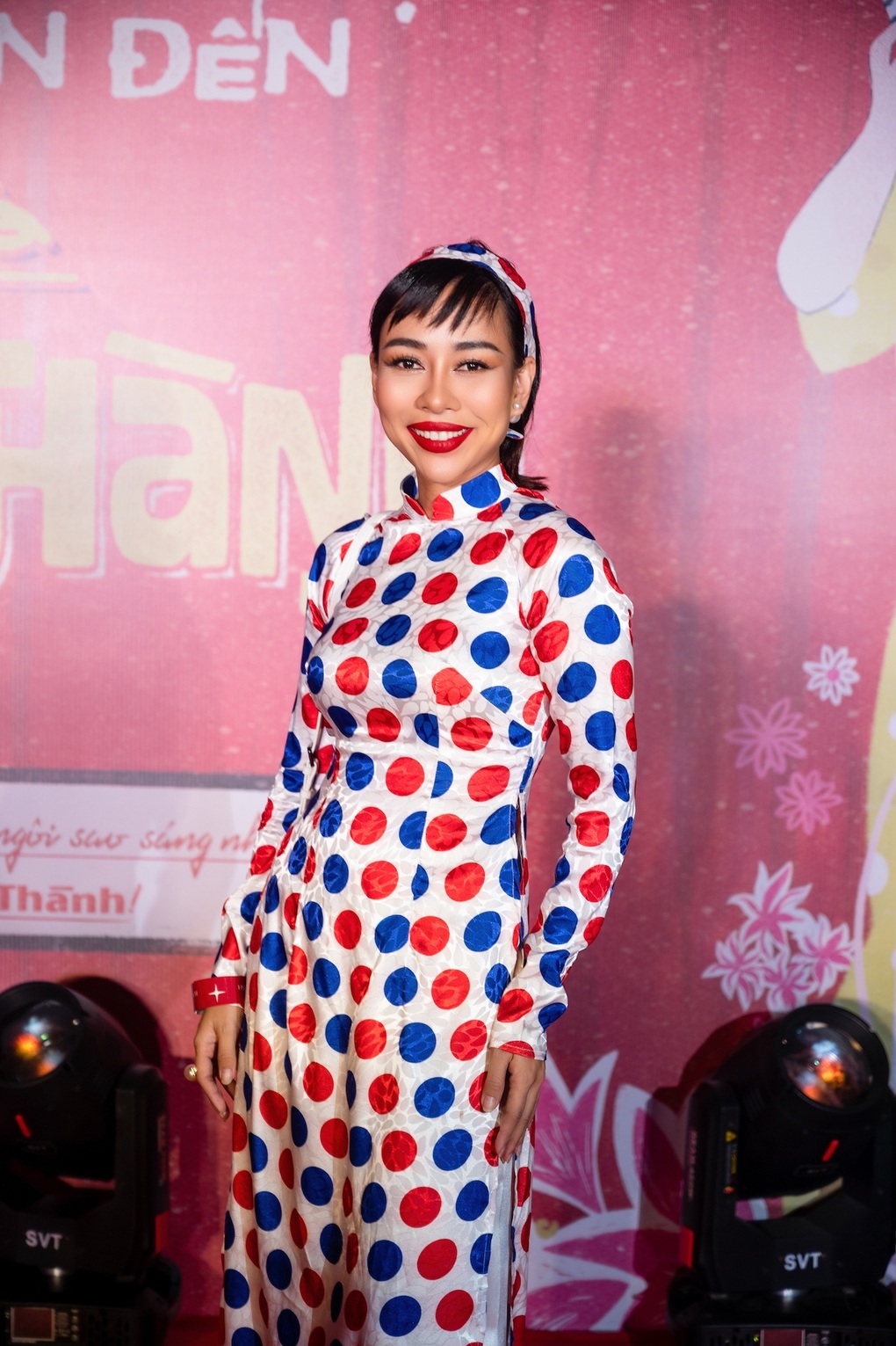 Nam Anh - Nam Em đối lập phong cách khi đi nghe nhạc phòng trà - 4 Nam Anh - Nam Em đối lập phong cách khi đi nghe nhạc phòng trà - 4