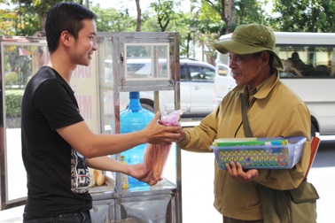 Bánh mì 0 đồng cho người lao động nghèo