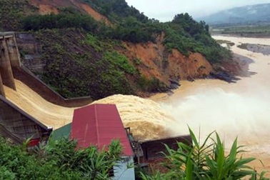 4 cụm công trình trọng điểm “nhận lệnh” xả tràn đúng quy trình