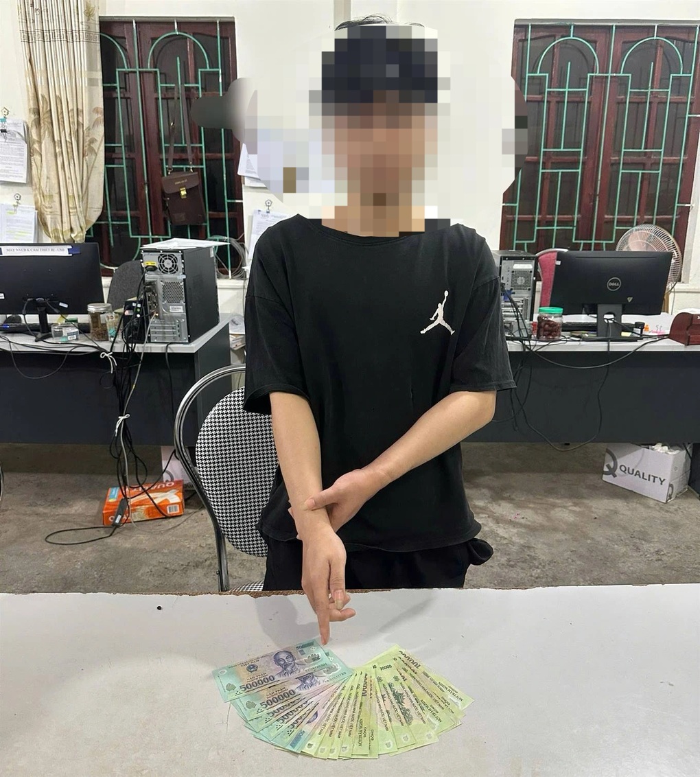 Người phụ nữ bị một đối tượng lừa 8 lần, mất gần 70 triệu đồng - 1 Người phụ nữ bị một đối tượng lừa 8 lần, mất gần 70 triệu đồng - 1