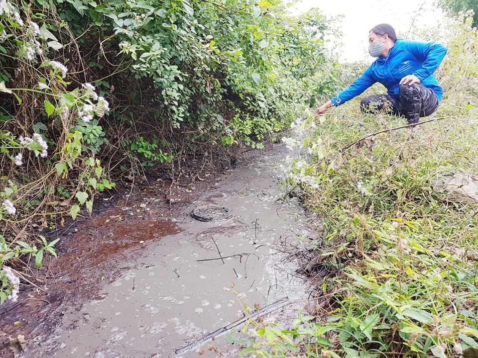 Vụ dân dựng lều canh nhà máy xả thải: Hé lộ dấu hiệu gây ô nhiễm - 2 Vụ dân dựng lều canh nhà máy xả thải: Hé lộ dấu hiệu gây ô nhiễm - 2