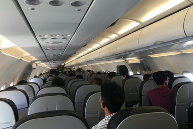 Xúc phạm, hành hung nhân viên hàng không, 2 hành khách bị cấm bay