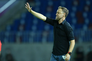 HLV Polking lên tiếng xin lỗi sau khi Thái Lan thua Malaysia