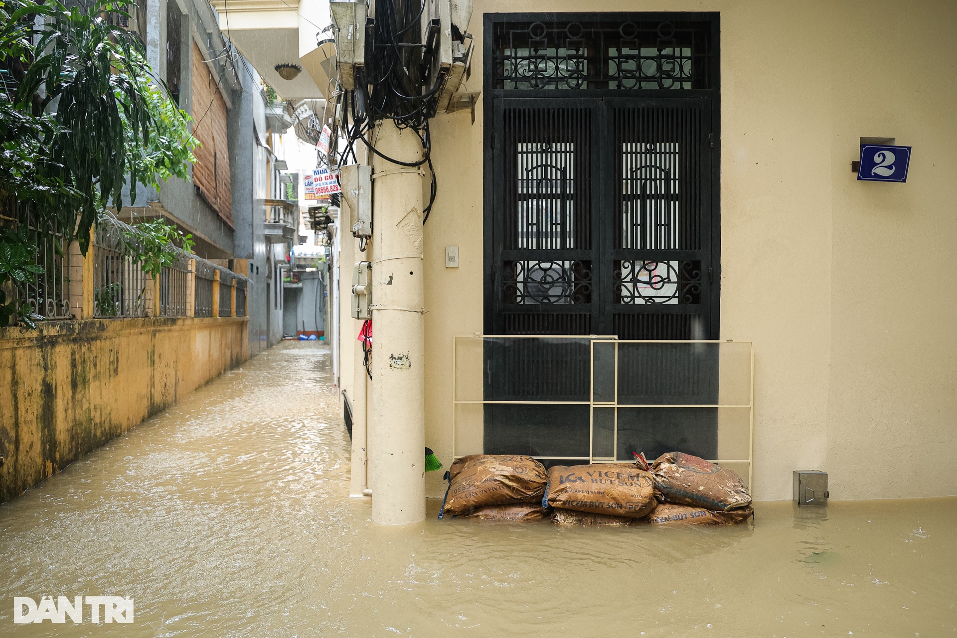 Lũ sông Hồng lên đột ngột, người Hà Nội hối hả kê cao đồ, sơ tán khỏi chỗ ở - 12