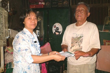 Đem Tết đến với hai gia đình khốn khó ở quận 4