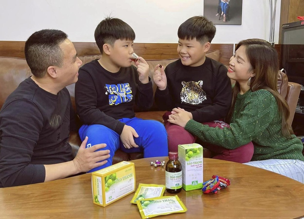 MC Hoàng Linh chia sẻ cách chọn thuốc ho bổ phế cho trẻ - 3 MC Hoàng Linh chia sẻ cách chọn thuốc ho bổ phế cho trẻ - 3