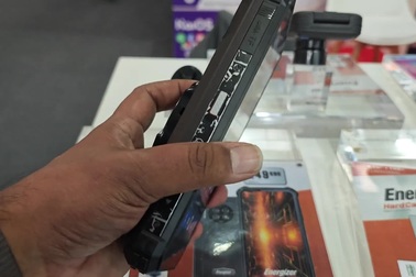 Cận cảnh Energizer Hard Case P28K - Smartphone có pin lớn nhất thế giới