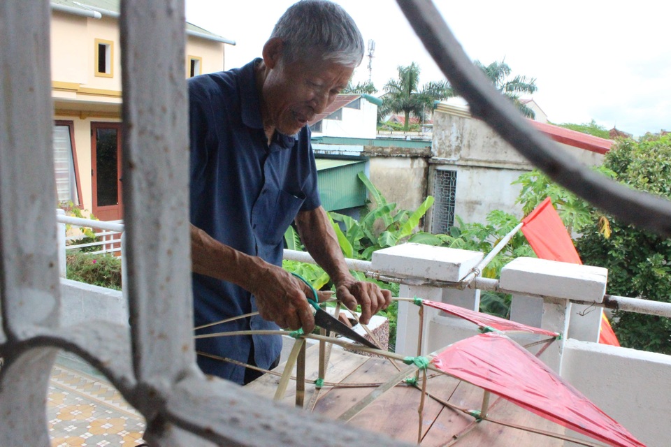 Người thợ làm đèn lồng hiếm hoi trên đất Thành Sen - 6 Người thợ làm đèn lồng hiếm hoi trên đất Thành Sen - 6