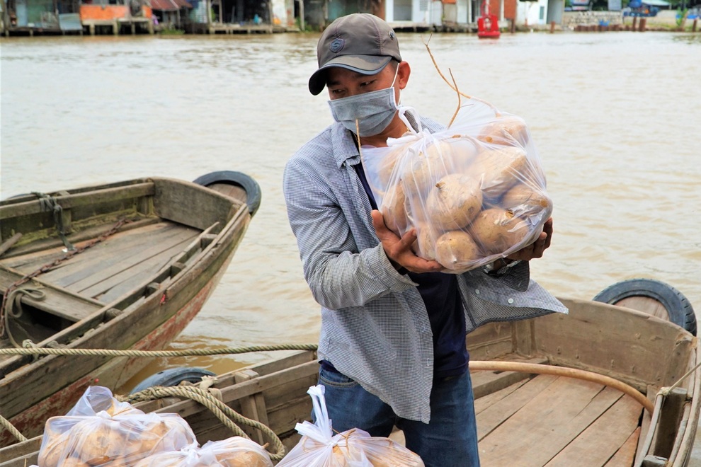 Lái đò chợ nổi chật vật mưu sinh trong mùa dịch - 4 Lái đò chợ nổi chật vật mưu sinh trong mùa dịch - 4