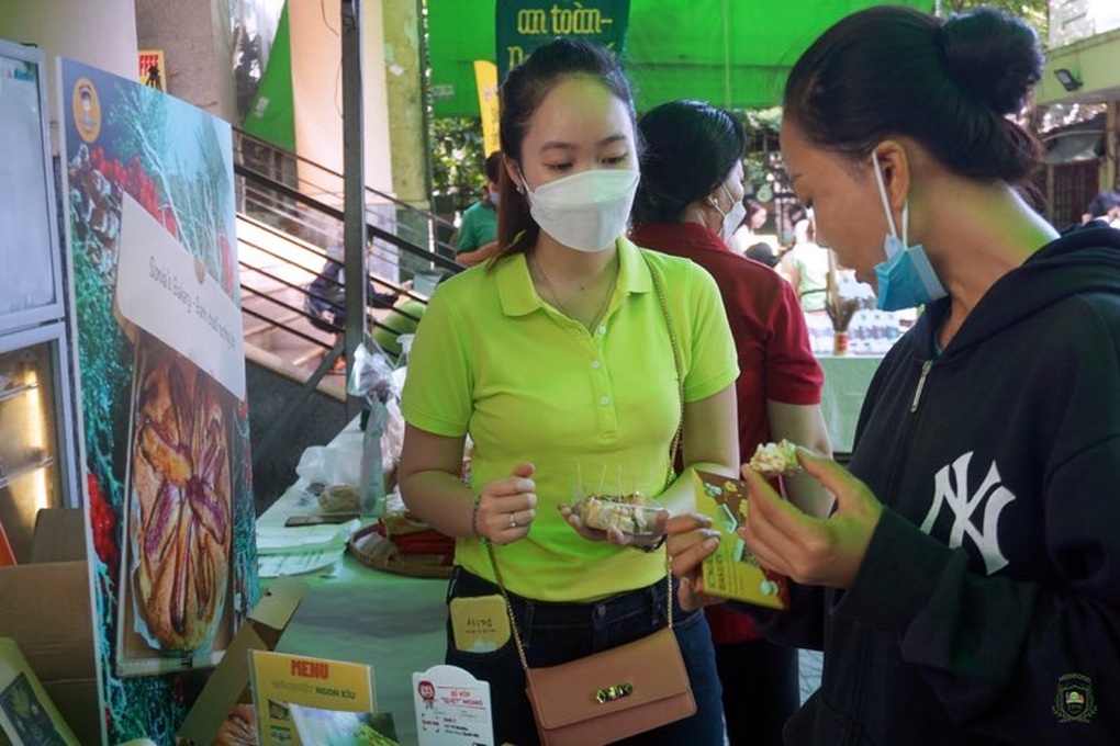 Ngày làm ngân hàng tối bán bánh chuối, mẹ bỉm sữa thu 100 triệu đồng/tháng - 3 Ngày làm ngân hàng tối bán bánh chuối, mẹ bỉm sữa thu 100 triệu đồng/tháng - 3