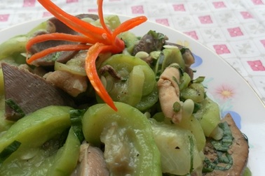 Lòng gà xào mướp hương