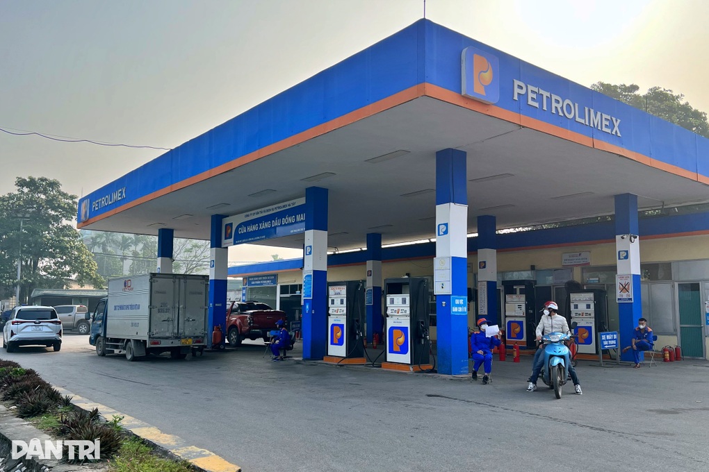 Thủ tướng yêu cầu giải quyết dứt điểm tình trạng thiếu xăng dầu cục bộ - 1 Thủ tướng yêu cầu giải quyết dứt điểm tình trạng thiếu xăng dầu cục bộ - 1