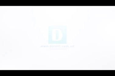 Cưỡng chế tháo dỡ biển quảng cáo "khủng" lấn vỉa hè