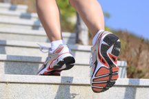 Leo cầu thang gây hại hay tốt cho đầu gối?