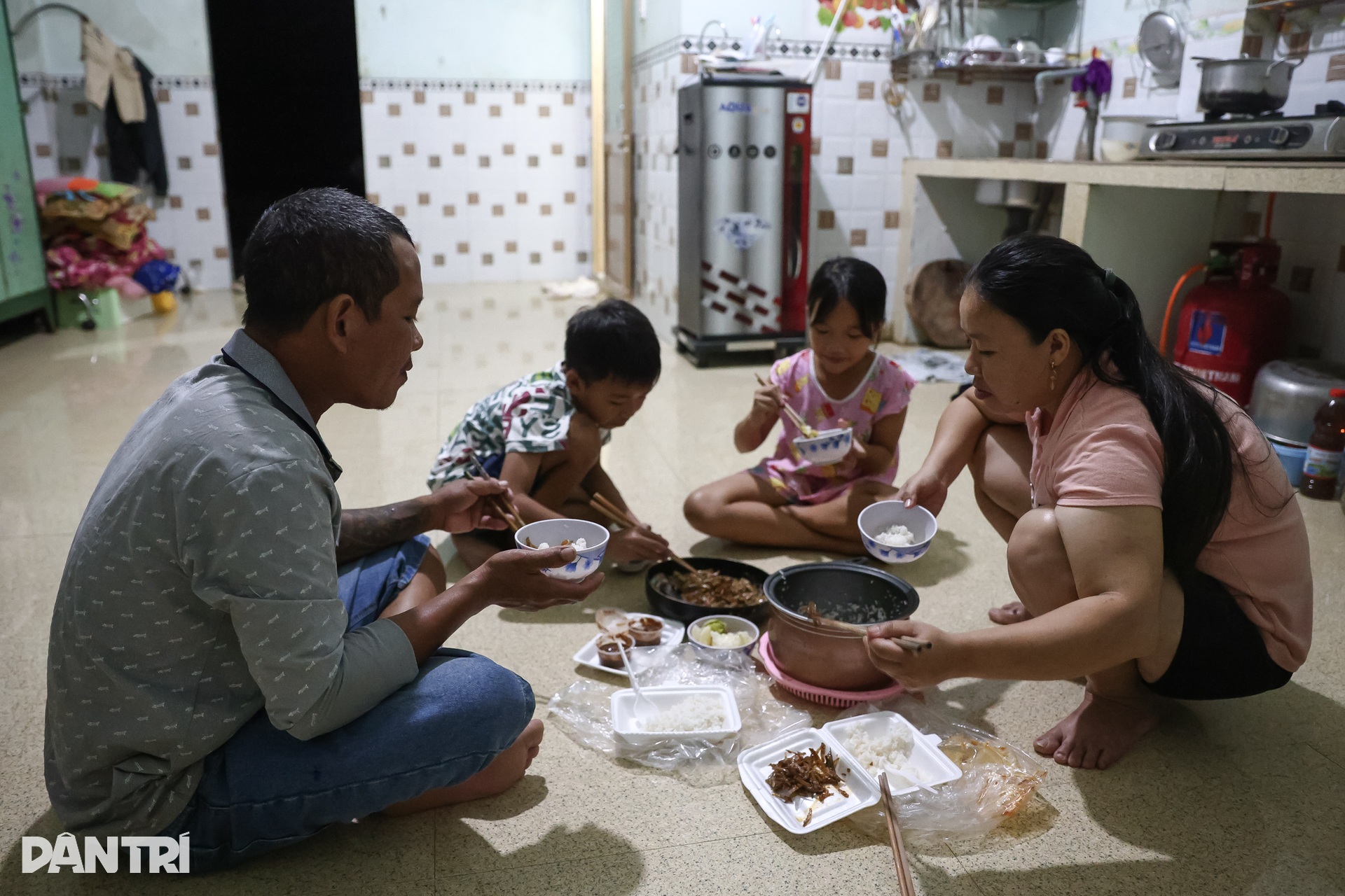 Người hùng cứu gần 70 mạng người trong trận lũ kinh hoàng ở vùng Phú Yên - 17 Người hùng cứu gần 70 mạng người trong trận lũ kinh hoàng ở vùng Phú Yên - 17