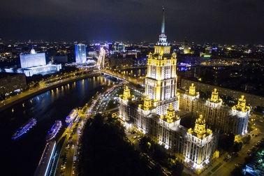 "Bảy chị em gái" khoe dáng giữa thủ đô Moscow