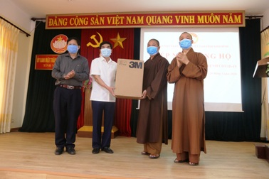 Tăng ni, Phật tử ủng hộ 300 triệu đồng chung tay đẩy lùi dịch Covid-19