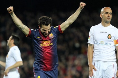 Cesc Fabregas lập hattrick, Barcelona “hủy diệt” Mallorca