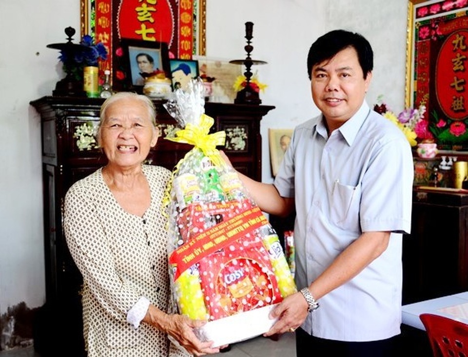 Cà Mau: Chi hơn 22 tỷ đồng tặng quà đối tượng chính sách dịp Tết - 1 Cà Mau: Chi hơn 22 tỷ đồng tặng quà đối tượng chính sách dịp Tết - 1