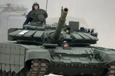 Video xe tăng T-72 Nga lặn xuống sông sâu 5 mét như tàu ngầm