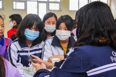 Hôm nay, học sinh Hà Nội bắt đầu nộp phiếu dự thi vào lớp 10