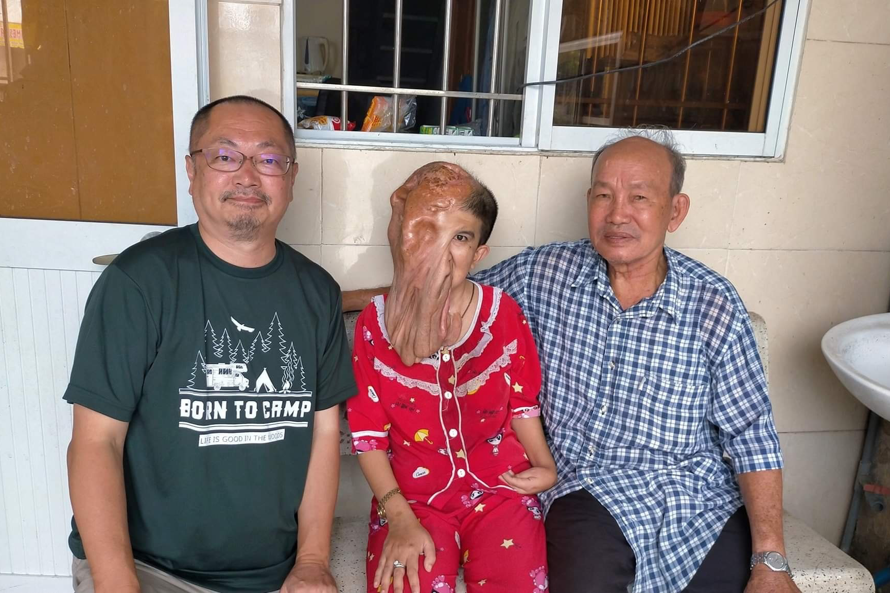 Vợ chồng Nhật nên duyên nhờ Việt Nam, đám cưới mời bác xe ôm, cô bán trà đá - 2 Vợ chồng Nhật nên duyên nhờ Việt Nam, đám cưới mời bác xe ôm, cô bán trà đá - 2