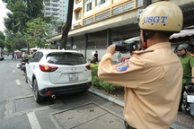 Hơn 500 ô tô bị ghi hình phạt nguội lỗi dừng, đậu đỗ sai ở trung tâm TPHCM