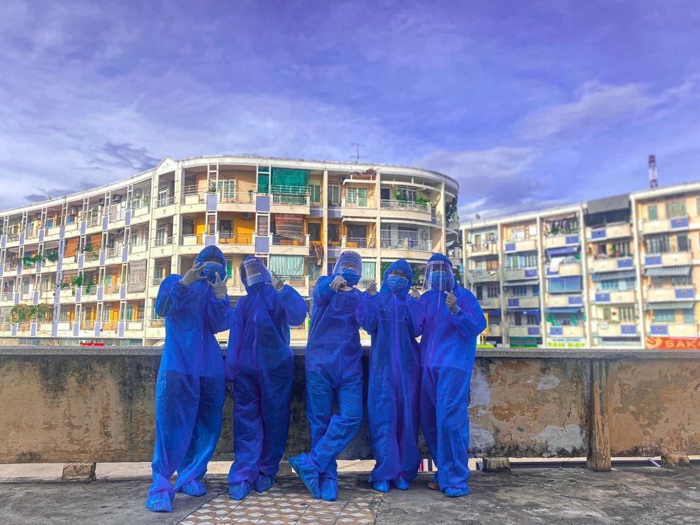 Những ngày hẹn hò đặc biệt của cặp đôi cùng là tình nguyện viên chống dịch - 5