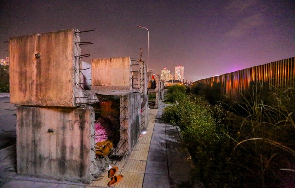 Lao động mất việc làm, trú ngụ trong ống cống dưới trời giá rét đầu đông - 2