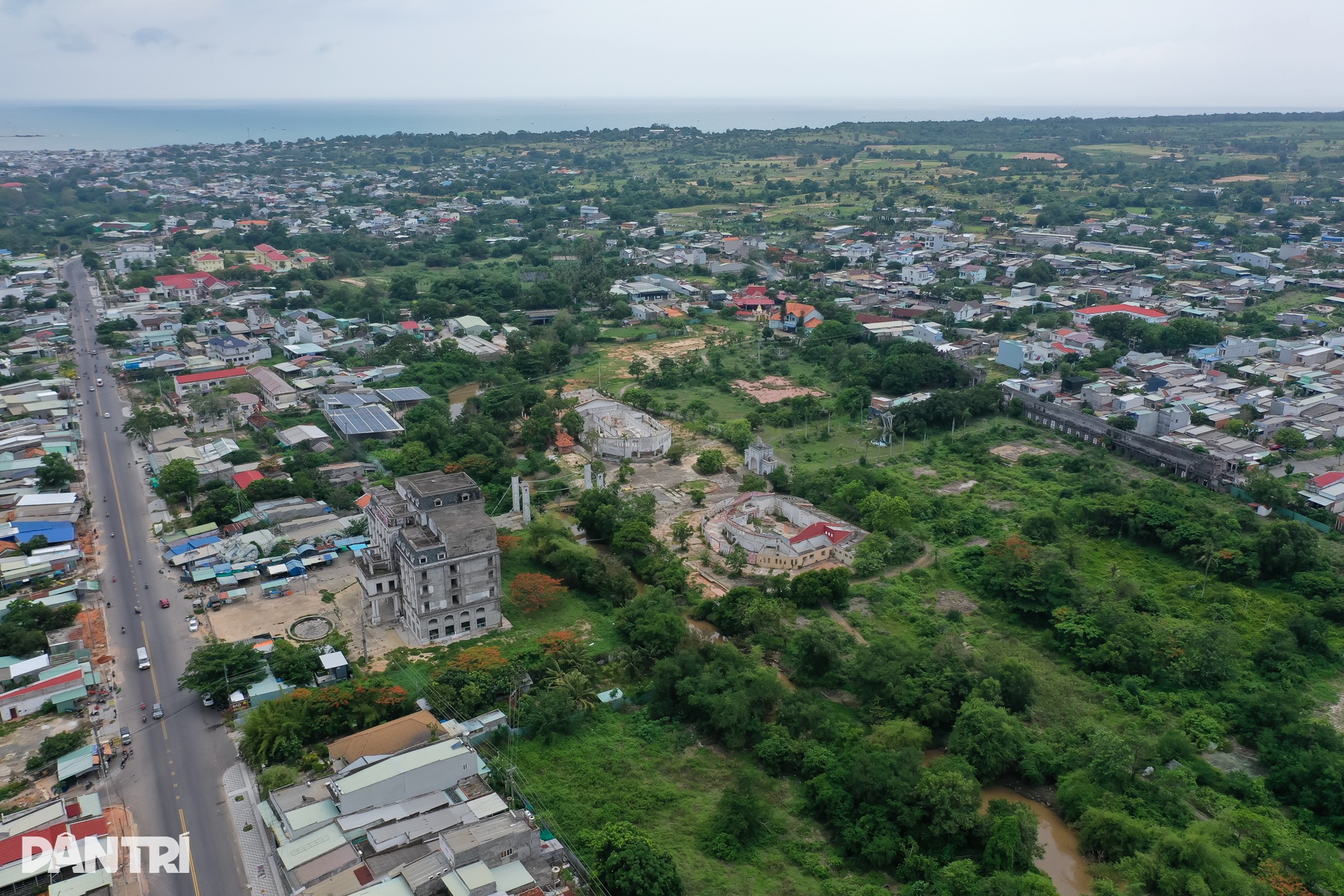 Khung cảnh hoang tàn bên trong khu du lịch bỏ hoang ở Phan Thiết - 14 Khung cảnh hoang tàn bên trong khu du lịch bỏ hoang ở Phan Thiết - 14