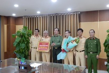 Đà Nẵng khen thưởng CSGT phát hiện người Trung Quốc nhập cảnh trái phép