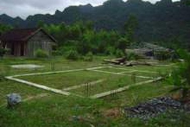 Quảng Bình: Học sinh dài cổ chờ trường