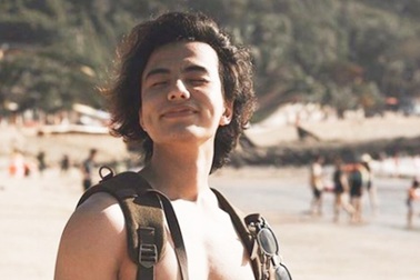 Nhiếp ảnh gia 10X gây sốt với gương mặt lãng tử, thân hình 6 múi