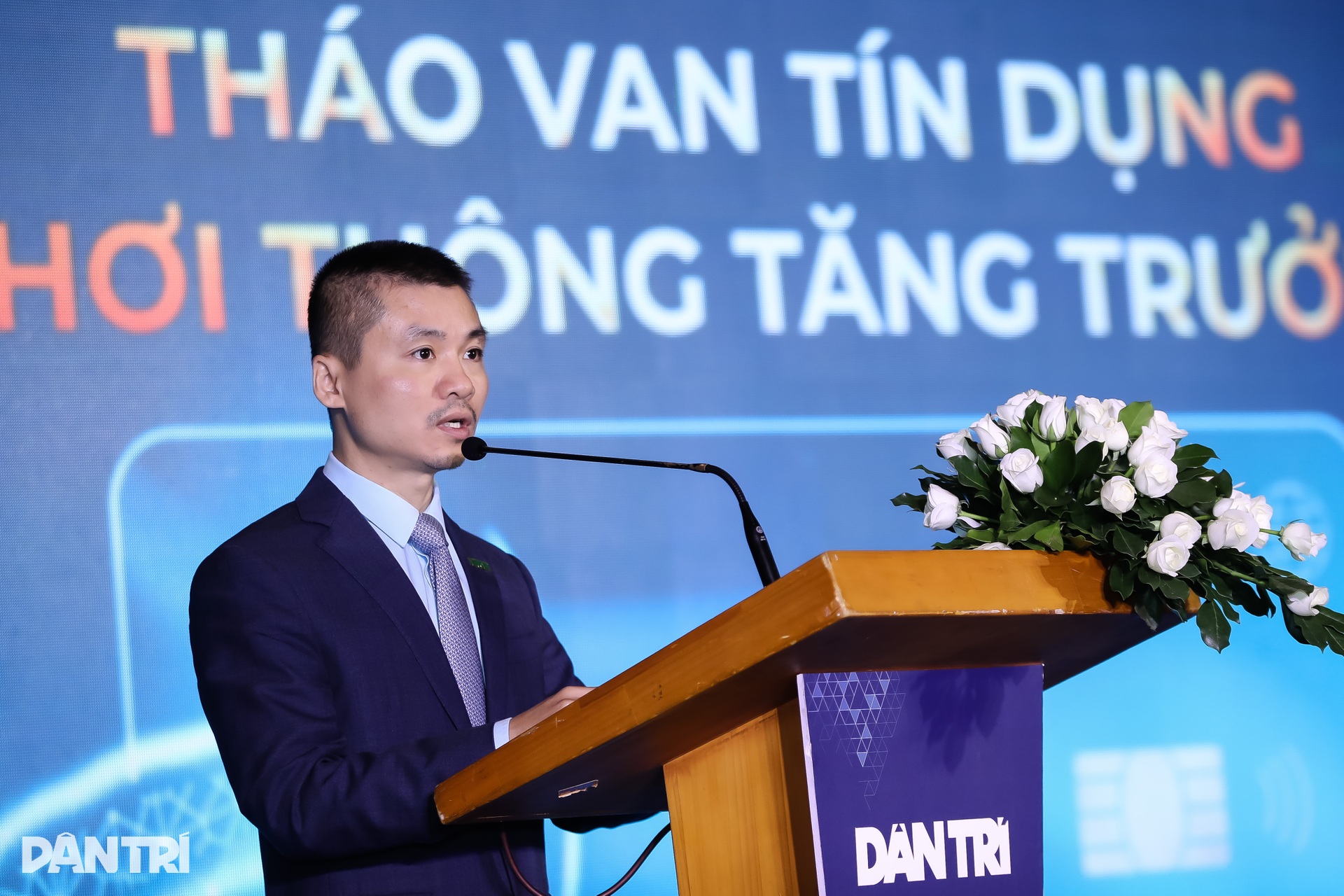 Tìm cách để ngân hàng tiêu được nhiều tiền - 1 Tìm cách để ngân hàng tiêu được nhiều tiền - 1