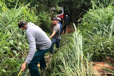 Xe du lịch chở 25 người lao xuống vực đèo Đại Ninh