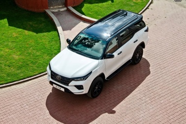 Toyota Fortuner thế hệ mới sẽ có cửa sổ trời và dùng động cơ hybrid