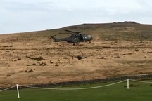 Lính Anh ngơ ngác nhìn trực thăng thổi bay nhà vệ sinh