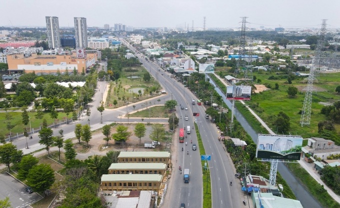 Thông tin huyện lên quận, thành phố dễ dẫn đến tình trạng chuyển đổi đất nông nghiệp sang đất đô thị một cách ồ ạt, khiến nhà đất tăng giá bất thường.