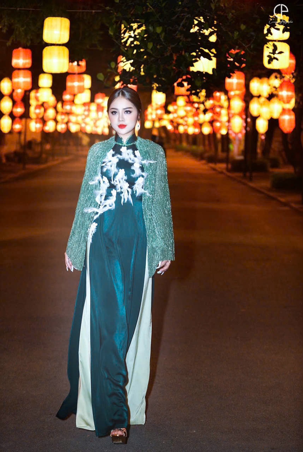 Á khôi Giang Ly từng bị mẹ ruột bỏ rơi, tuổi thơ thiếu thốn - 2 Á khôi Giang Ly từng bị mẹ ruột bỏ rơi, tuổi thơ thiếu thốn - 2