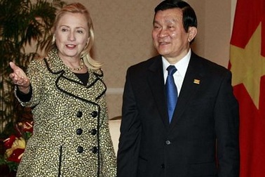 Chủ tịch Trương Tấn Sang tiếp gia đình cựu Tổng thống Clinton
