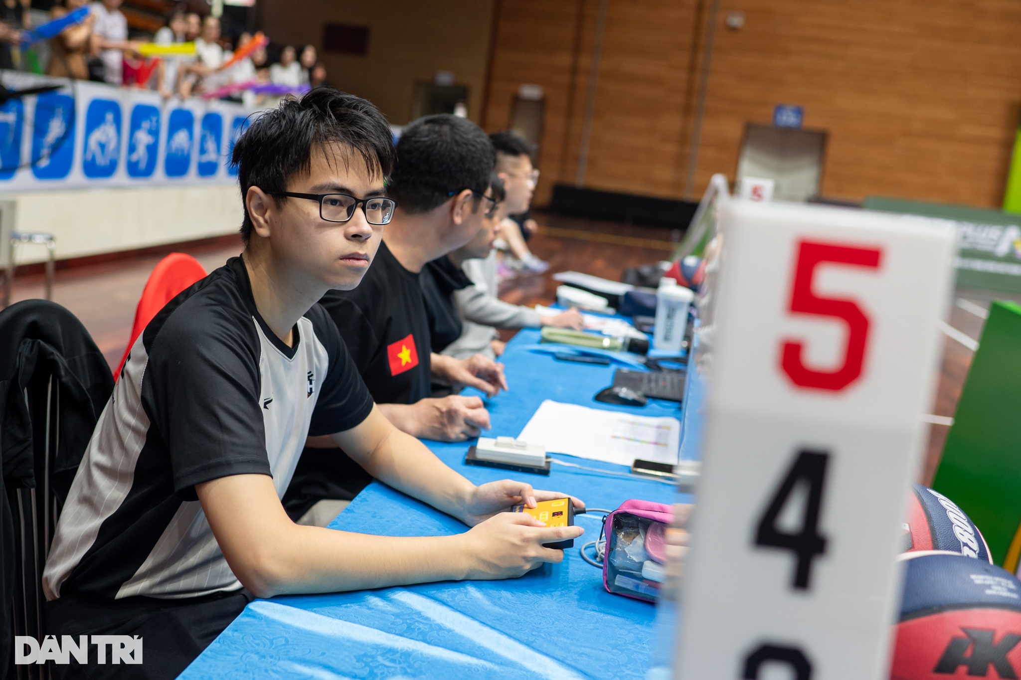 Một ngày làm trọng tài bóng rổ, họp CLB Shogi của quán quân Olympia 2019 - 2