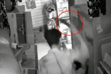 Dùng dao chặt đá chém người tình "thừa sống thiếu chết" rồi treo cổ tự tử