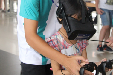 Học sinh Hà Nội thích thú trải nghiệm công nghệ 4.0 tại GART Expo 2018