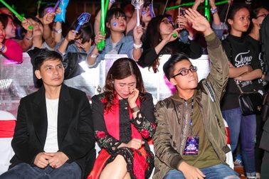 Bố mẹ Sơn Tùng khóc trong liveshow của con trai
