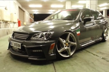 Độ xe Toyota thành Ferrari