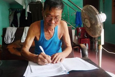 Ông giáo già say mê làm khuyến học