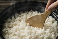 Cách nấu cơm để loại bỏ chất độc arsenic trong gạo